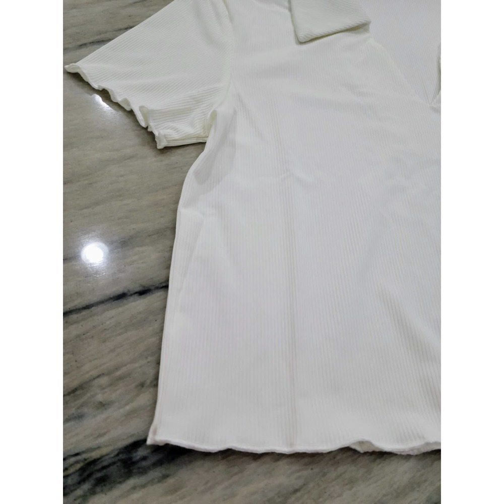 White Ribbed Collared V Neck Cropped Tee Medium NWT - Picture 3 of 8